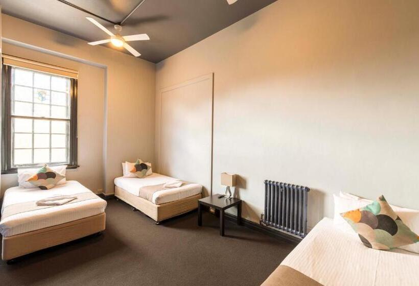 هاستل Canobolas