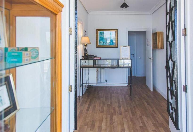 هاستل El Pez Escorpion