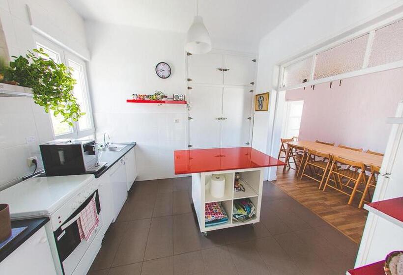 هاستل El Pez Escorpion