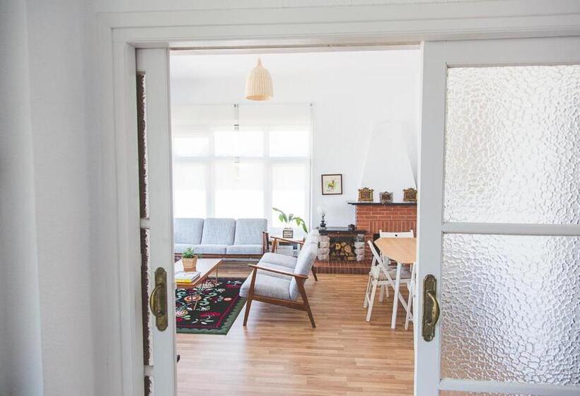 هاستل El Pez Escorpion