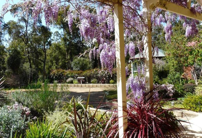 Country Charm Retreat B&b