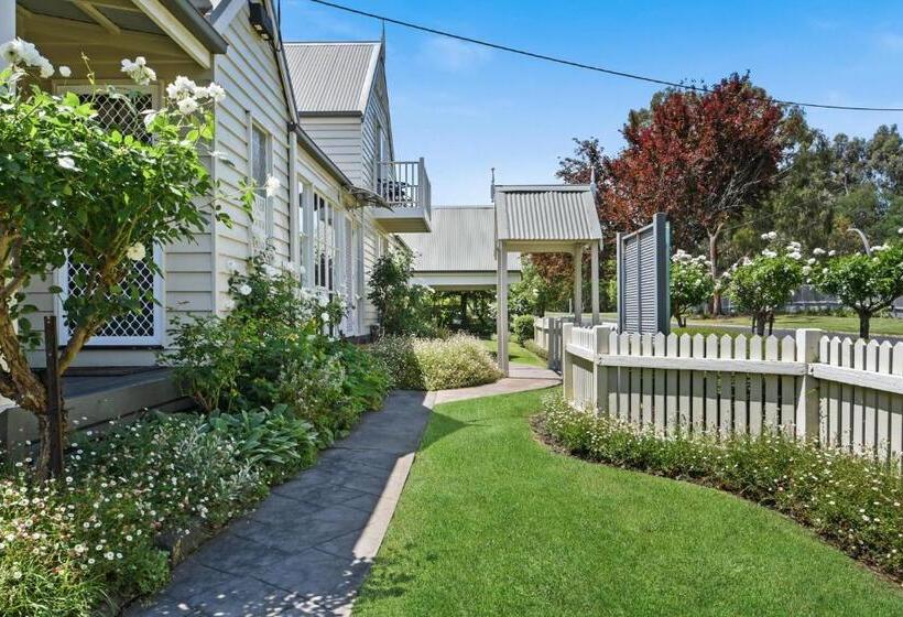 Creek Cottage Bed And Breakfast Traralgon