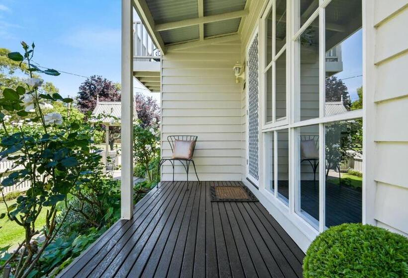 Creek Cottage Bed And Breakfast Traralgon