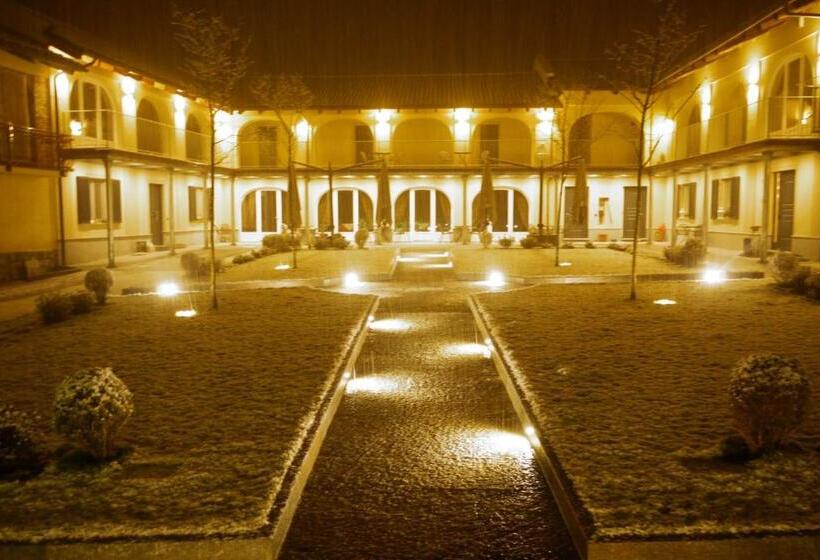 فندق Agriturismo Cascina Varìe