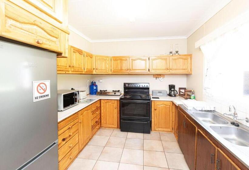 فندق Lowestoffe Country Lodge   Trout