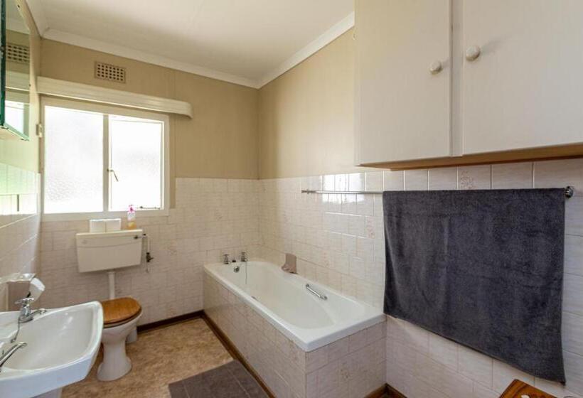 فندق Lowestoffe Country Lodge   Trout