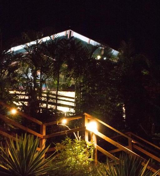 بنسيون Garasu Lodge