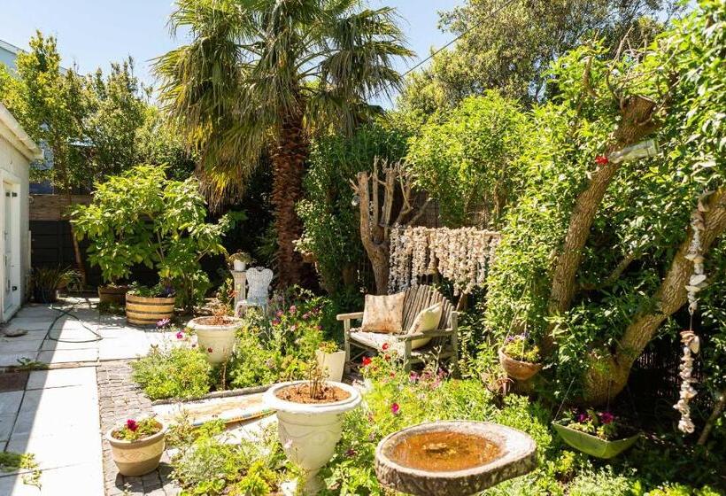 بنسيون Guinea Fowl House