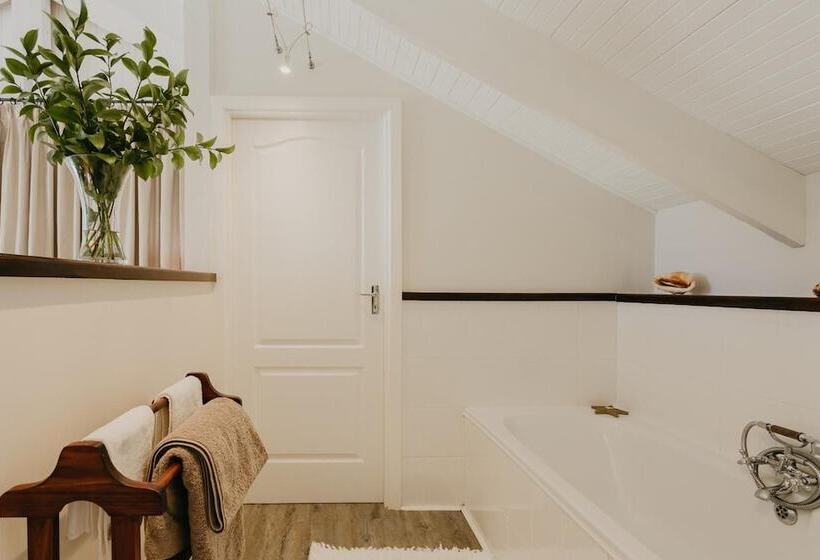 بنسيون Guinea Fowl House