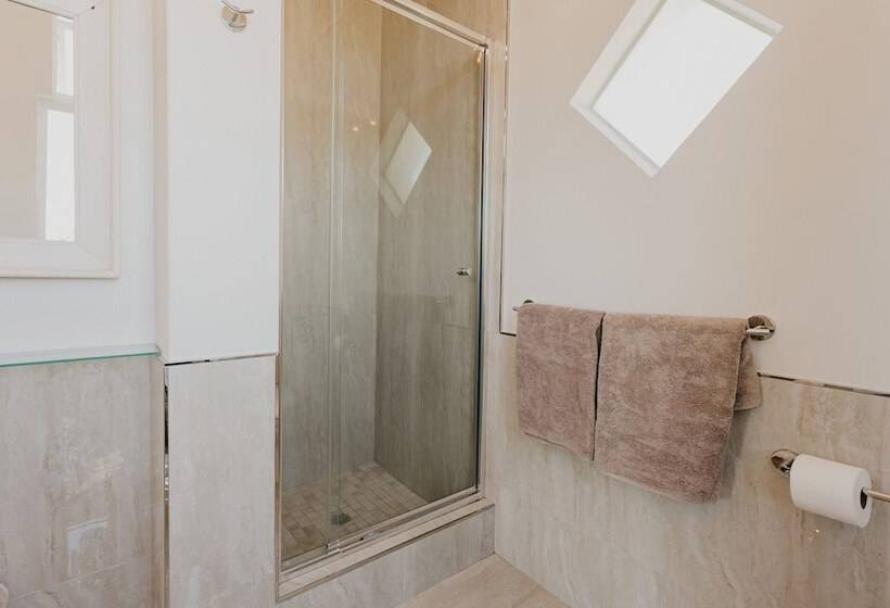 بنسيون Guinea Fowl House