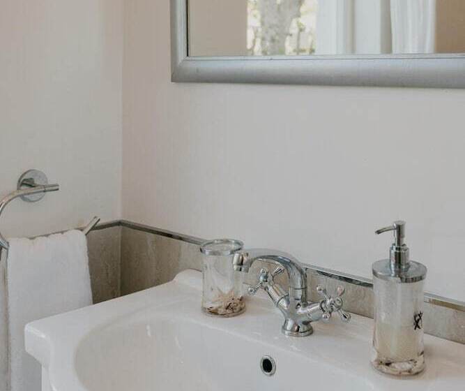 بنسيون Guinea Fowl House