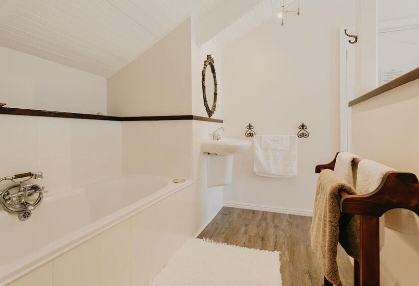 بنسيون Guinea Fowl House