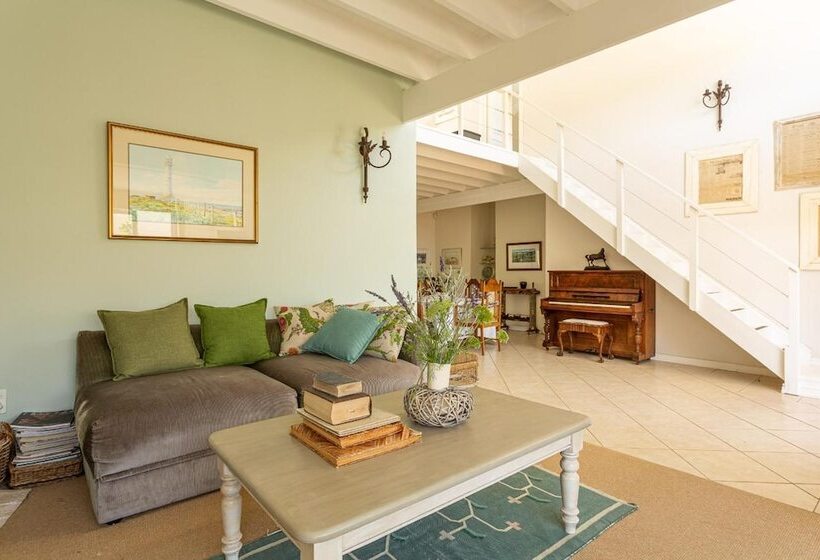 بنسيون Guinea Fowl House