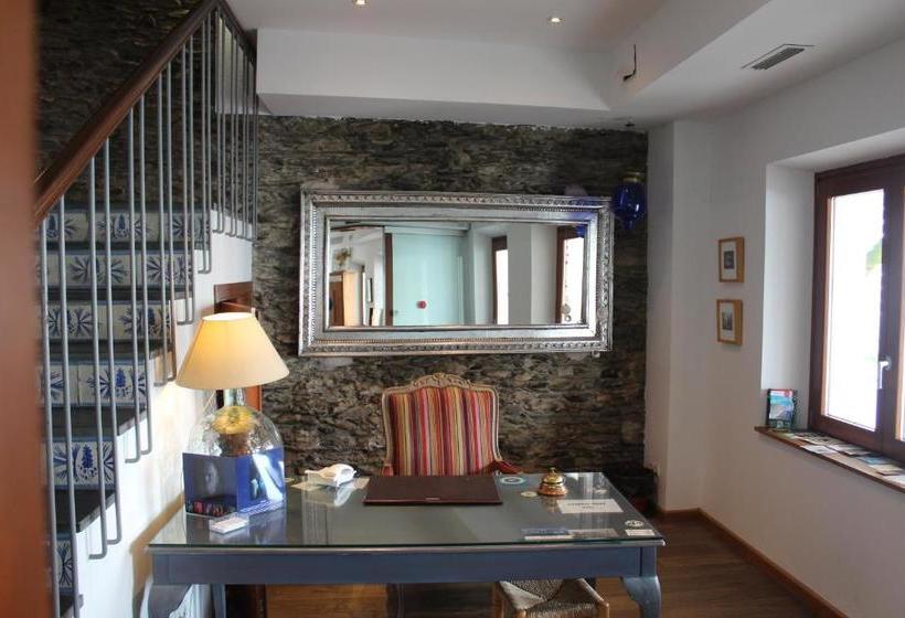 پانسیون Hostal Cristina