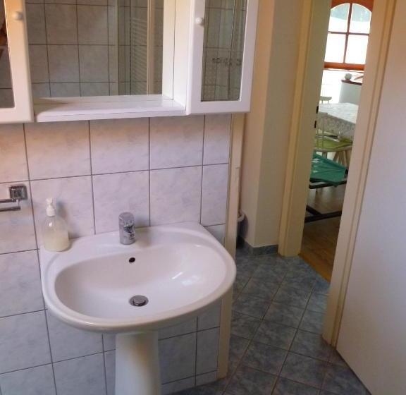 膳宿费 Liget Szálláshely