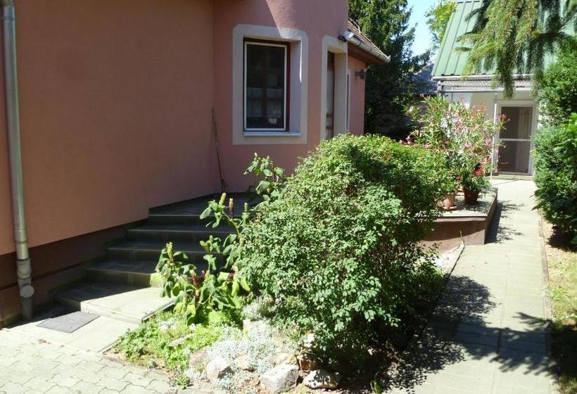 膳宿费 Liget Szálláshely