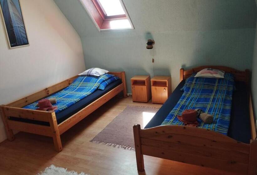 膳宿费 Liget Szálláshely