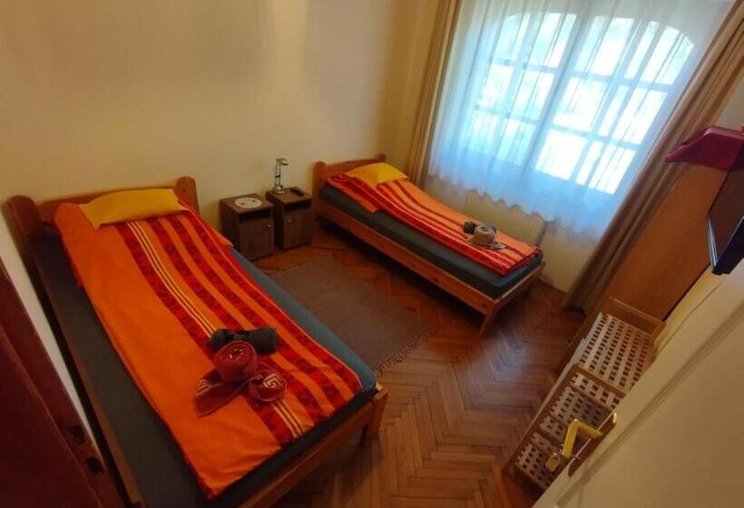 膳宿费 Liget Szálláshely