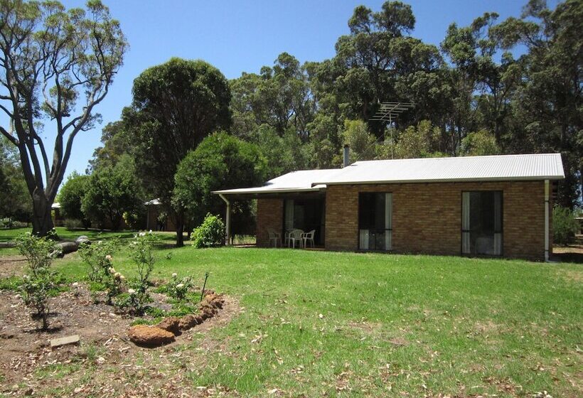 פנסיון Marri Lodge & Cottages