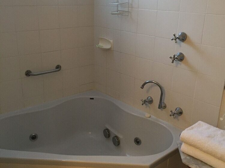 פנסיון Marri Lodge & Cottages