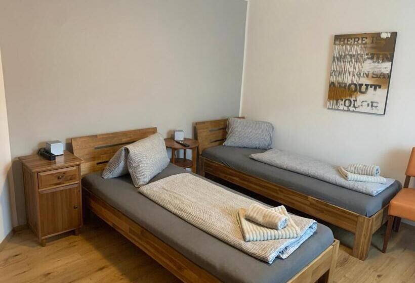 פנסיון Roccos Raum