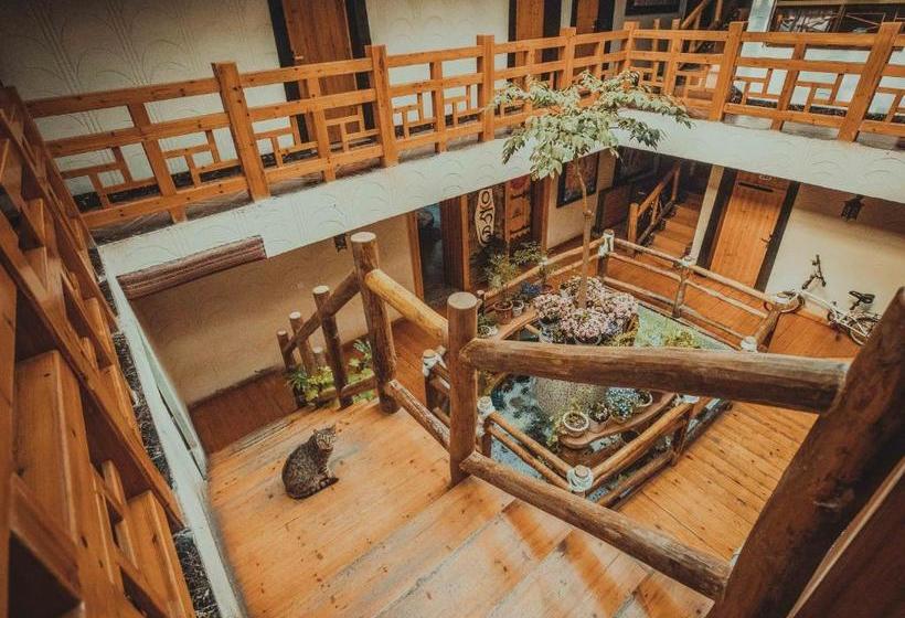 Ruo Chujian Youth Hostel