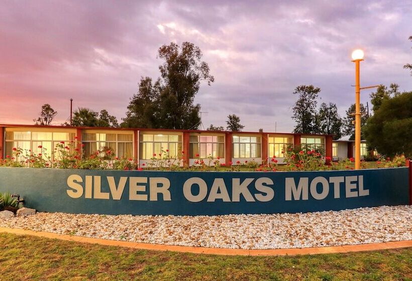 Silver Oaks Motel