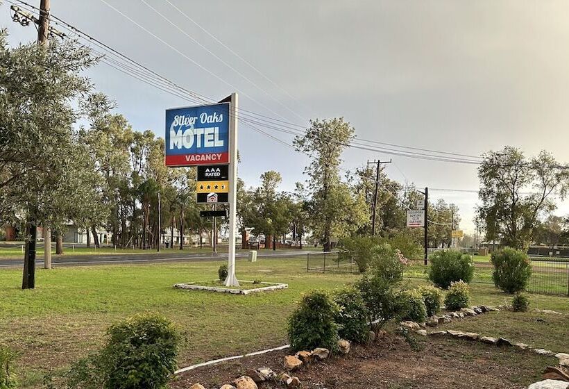 Silver Oaks Motel