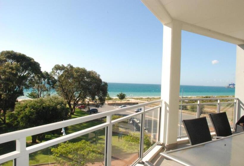 Spinnakers By Rockingham Apartments