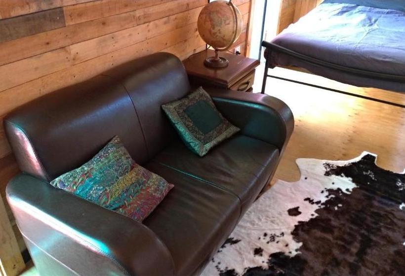 הוסטל Alice's Secret Travellers Inn