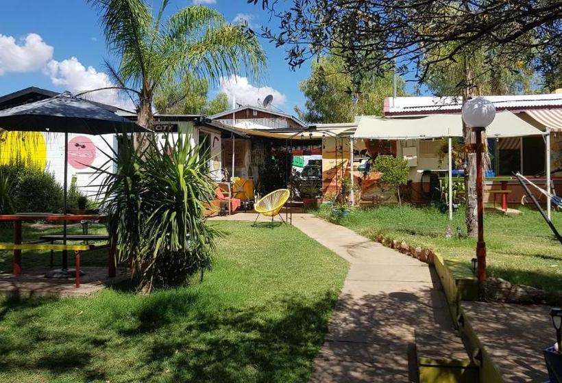 הוסטל Alice's Secret Travellers Inn