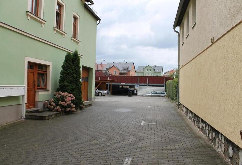 호스텔 Gasthaus& Pension Zum Roten Haus