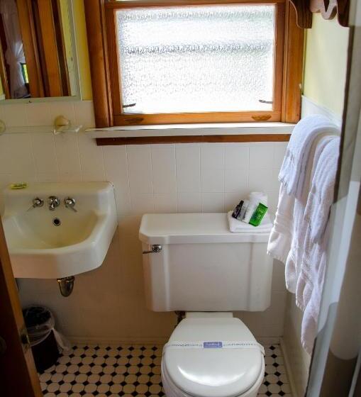 Общежитие Ludington Blue Spruce Inn