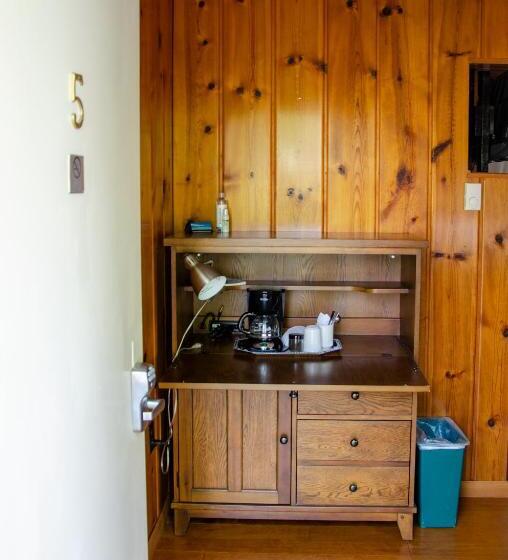 Общежитие Ludington Blue Spruce Inn