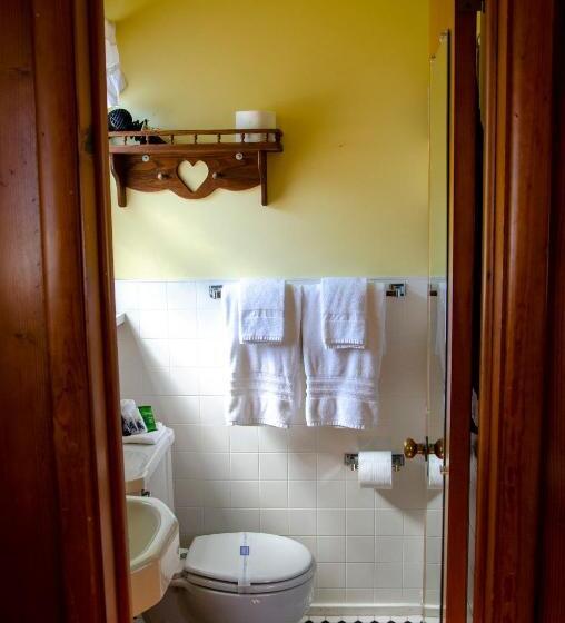 Общежитие Ludington Blue Spruce Inn