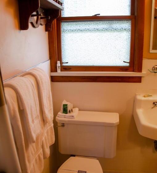 Общежитие Ludington Blue Spruce Inn