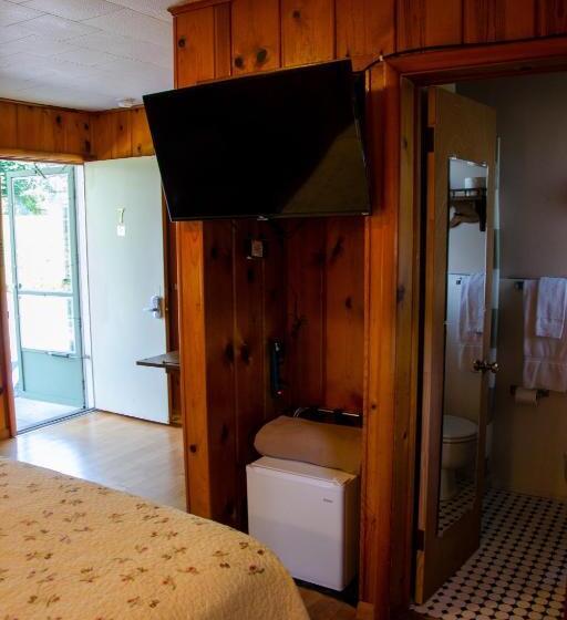 Общежитие Ludington Blue Spruce Inn