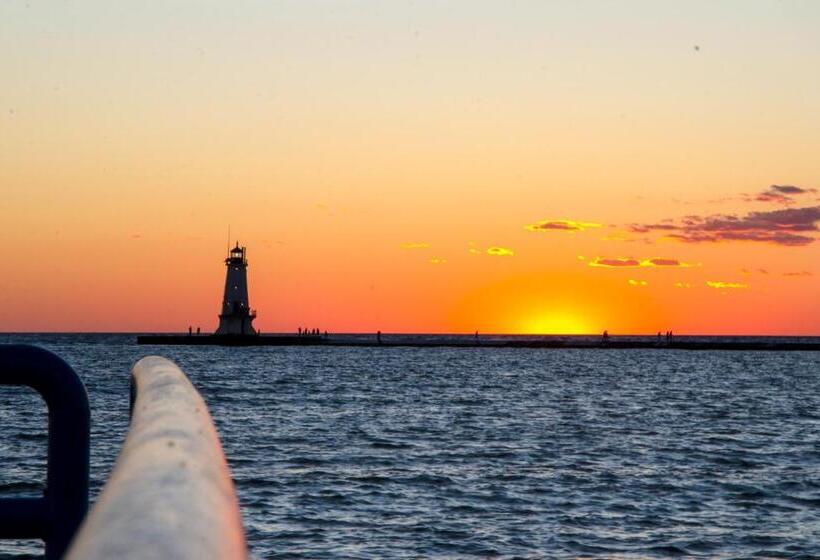 Общежитие Ludington Blue Spruce Inn