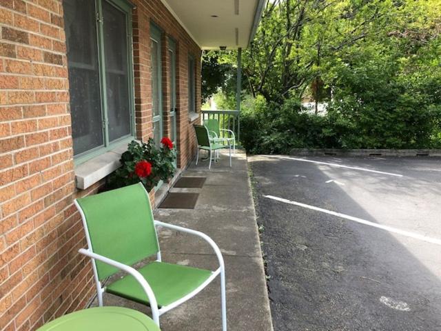 Общежитие Ludington Blue Spruce Inn