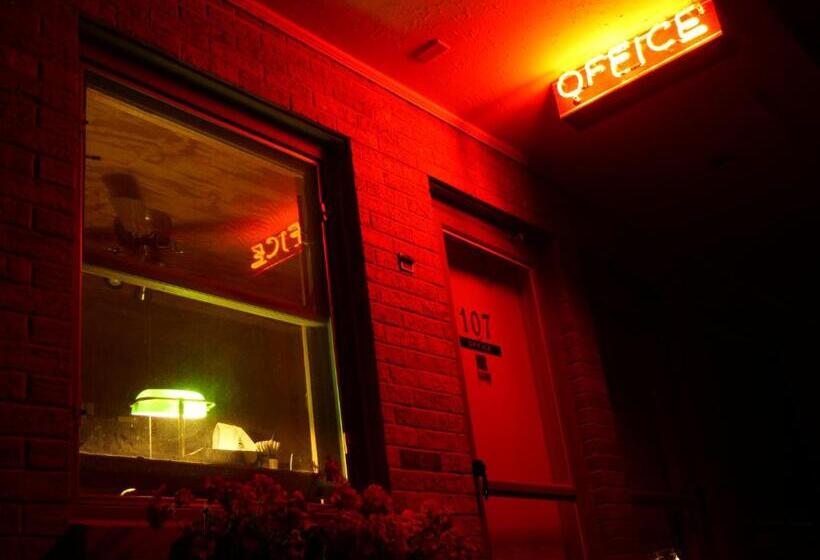 Общежитие Ludington Blue Spruce Inn