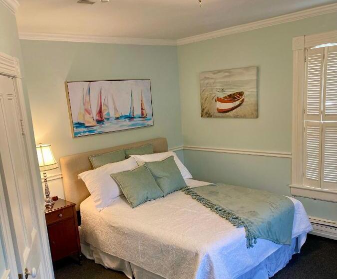 فندق صغير The Tuna Blue Inn And Restaurant