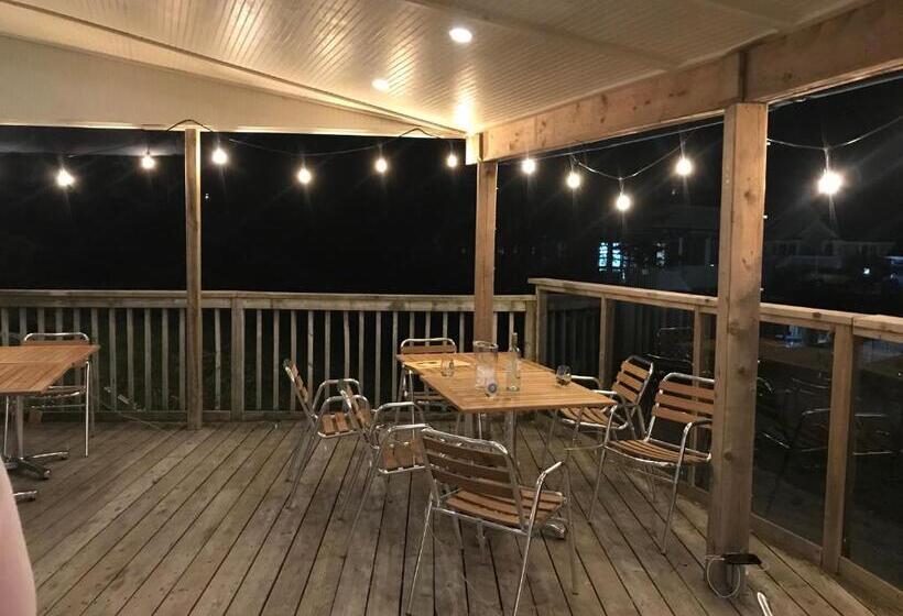 فندق صغير The Tuna Blue Inn And Restaurant