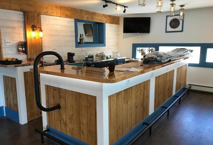 فندق صغير The Tuna Blue Inn And Restaurant