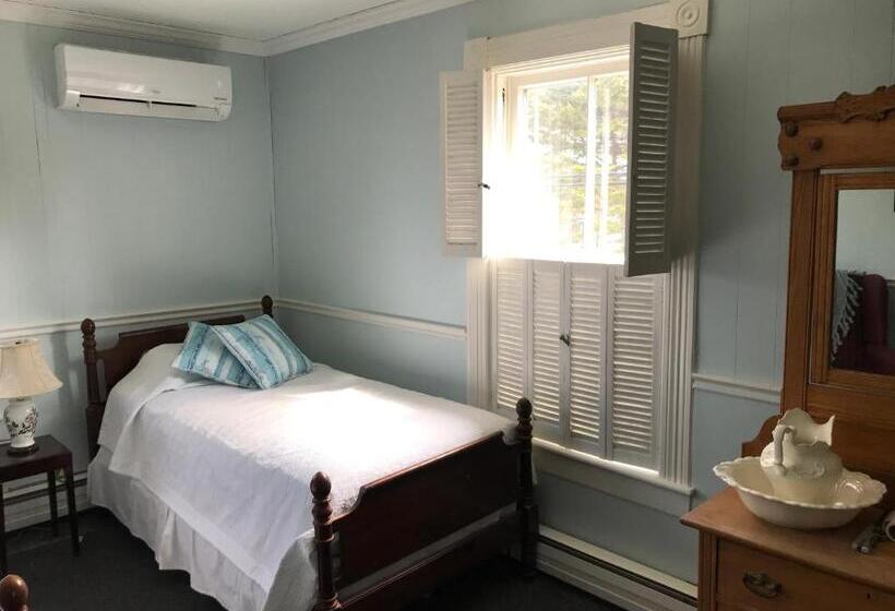 فندق صغير The Tuna Blue Inn And Restaurant