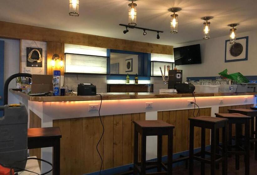 فندق صغير The Tuna Blue Inn And Restaurant