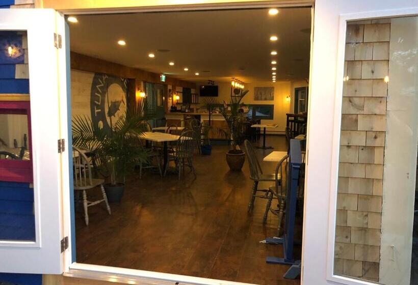 فندق صغير The Tuna Blue Inn And Restaurant