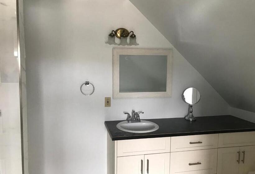 فندق صغير The Tuna Blue Inn And Restaurant