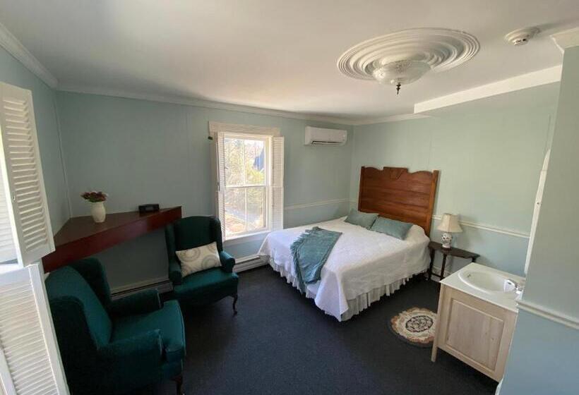 فندق صغير The Tuna Blue Inn And Restaurant