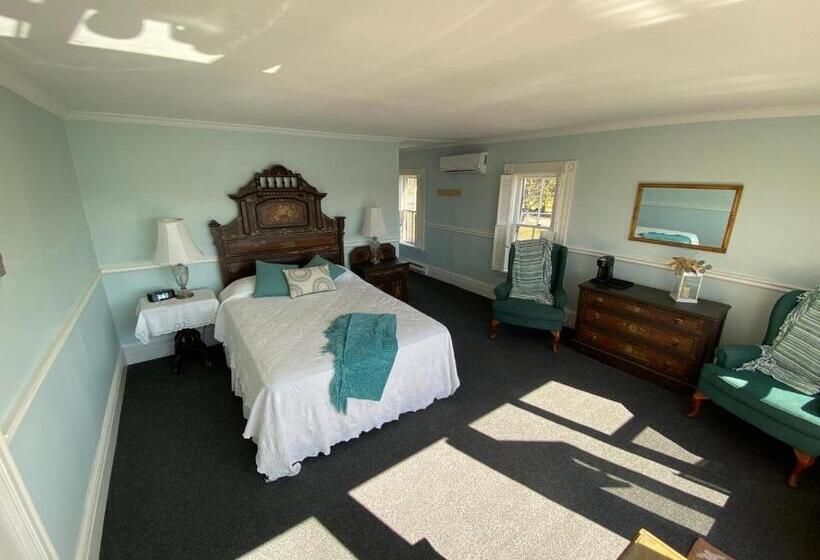 فندق صغير The Tuna Blue Inn And Restaurant