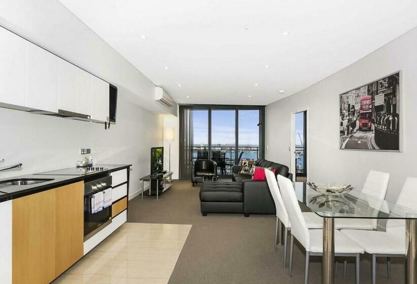 Astra Apartments Perth Zenith